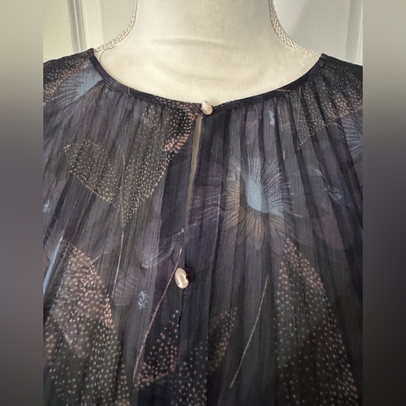 VINCE DECO FLORAL PLEATED BLOUSE - Picture 7 of 17